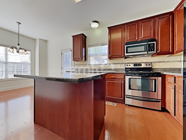 Building Photo - 3323 Grassy Pointe Ln