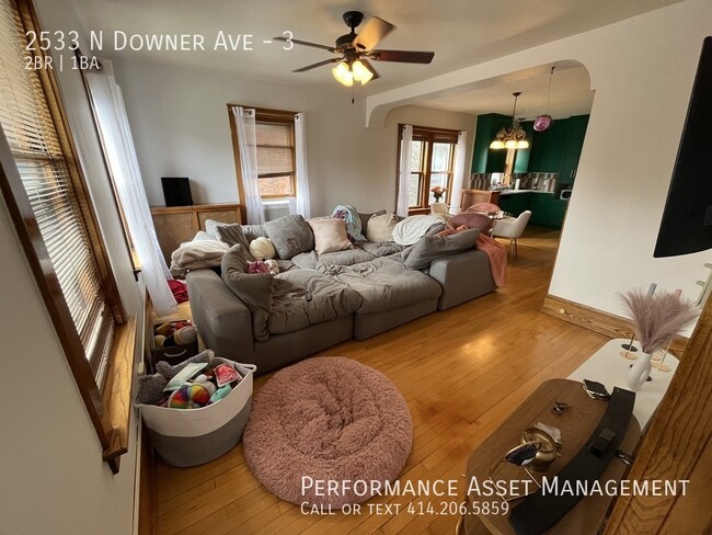 Building Photo - Breathtaking 2br condo on the East Side
