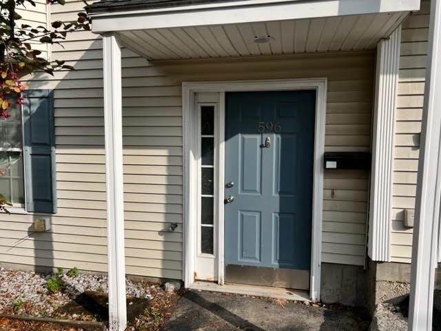 Building Photo - 596 Silver St