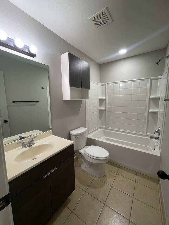 Foto del edificio - 406 E 3rd St