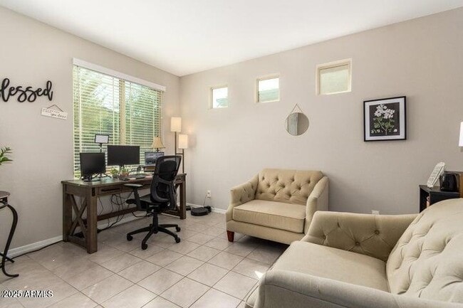 Foto del edificio - 2440 E Saint Catherine Ave