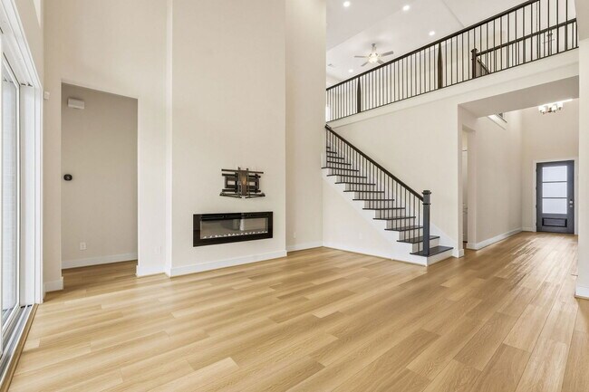 Building Photo - 4615 Bridgewood Dr