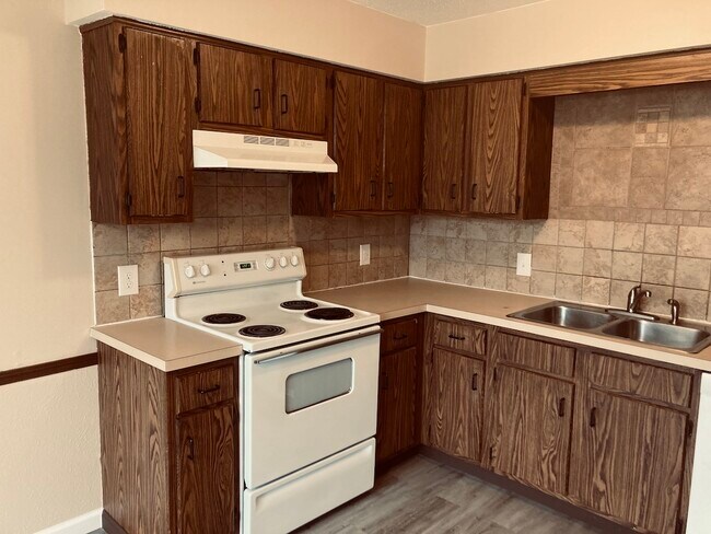Building Photo - 5960 Red Oak Dr