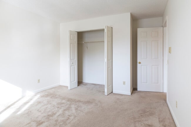 Building Photo - Longview Oaks Apartments