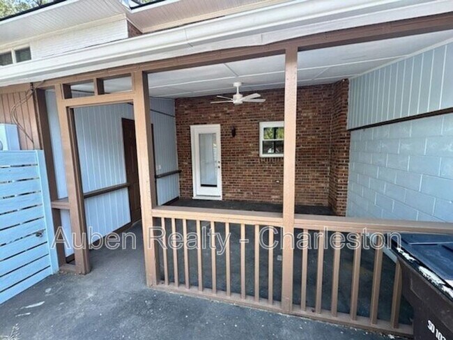 Foto del edificio - 730 Harbor Ln