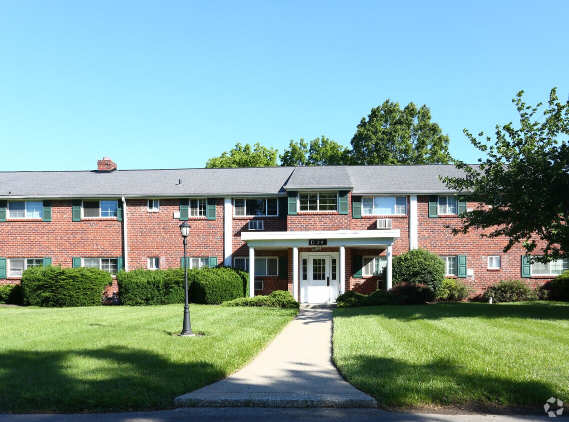 Rolling Green Apartments in East Norriton, PA