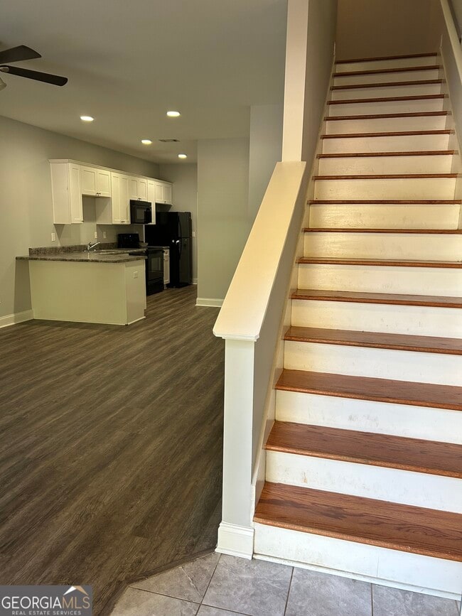 Building Photo - 1500 Binghampton Cir