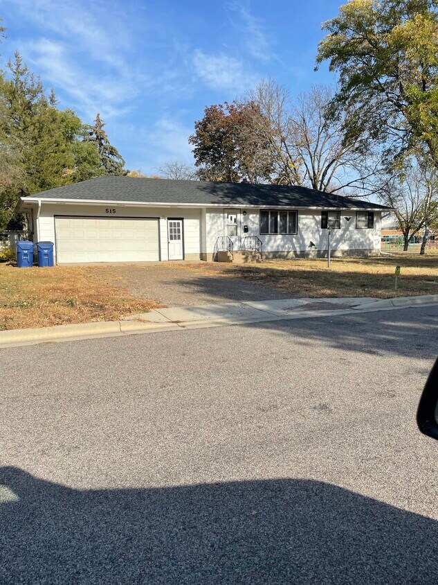 Foto principal - 515 3rd St NE