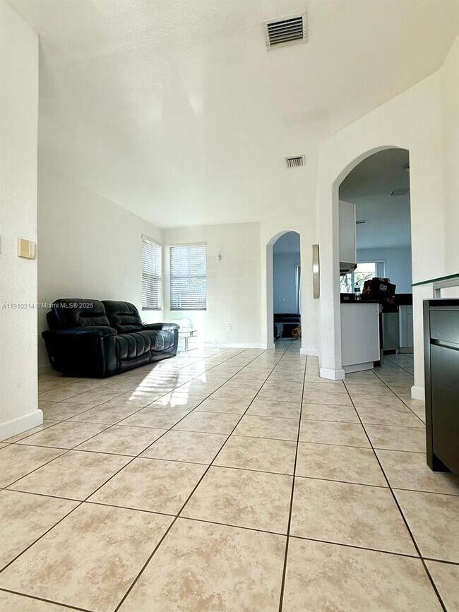 Foto del edificio - 8675 NW 109th Ct