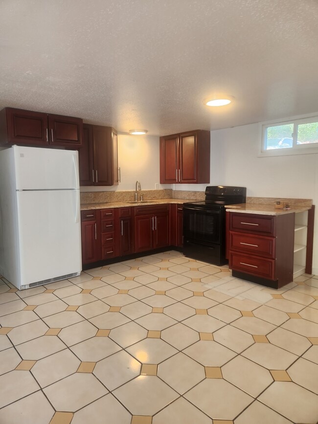 Building Photo - B-Cozy Villa Apartments