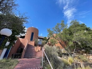 Building Photo - 61 Pinon Hill Pl NE