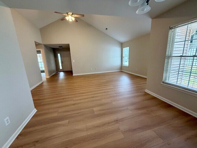 Foto del edificio - 121 Grand Oak Cir