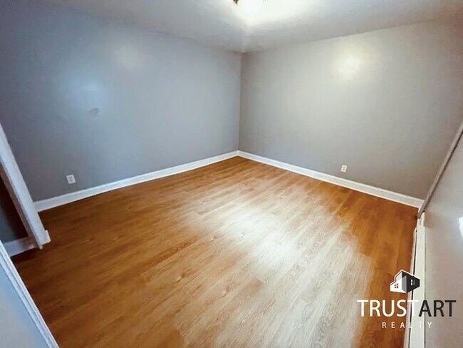 Foto del edificio - Studio apartment with backyard in Frankford