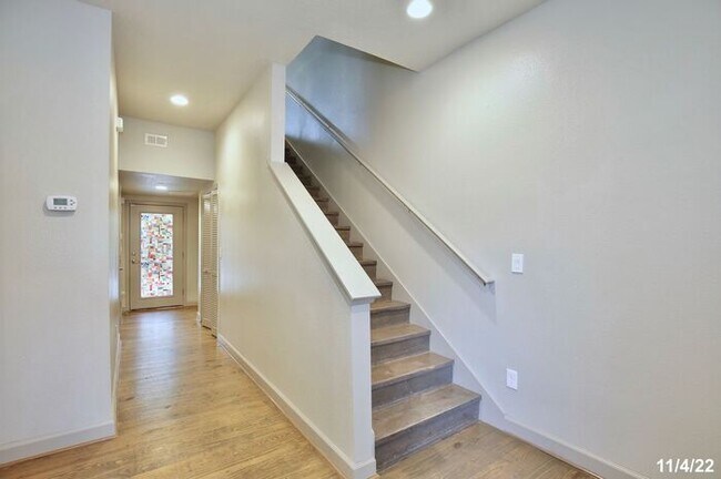 Foto del edificio - Beautiful 4/4.5 Home with 2 Car Garage in the Heart of Mills-Orlando!