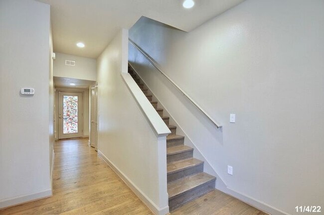 Photo - Beautiful 4/4.5 Home with 2 Car Garage in the Heart of Mills-Orlando!