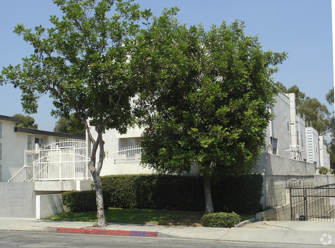 Building Photo - Chapel Apartments