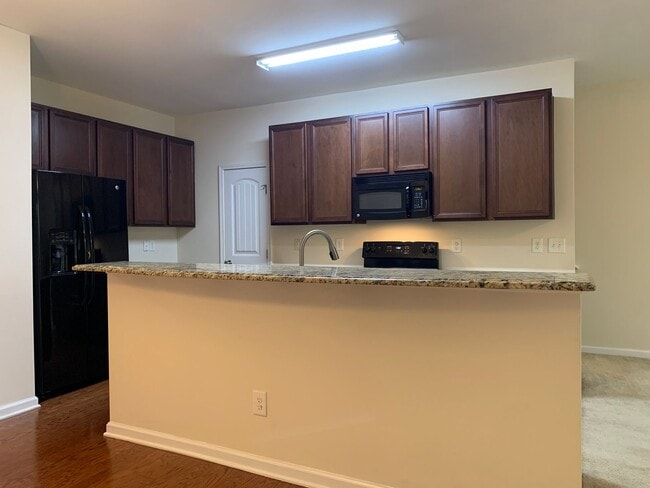 Foto del edificio - Beautiful 3 Bedroom Townhome in Raleigh ne...