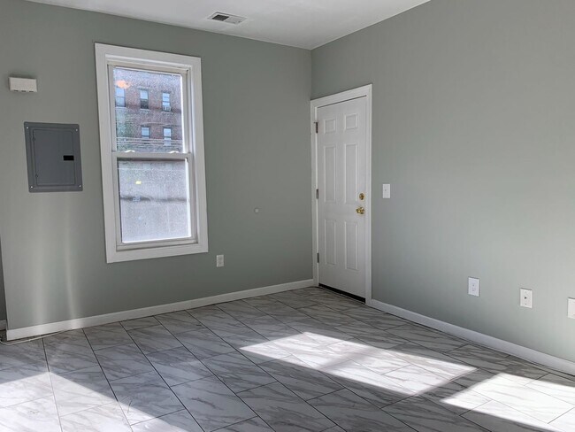 Building Photo - 499 Summer