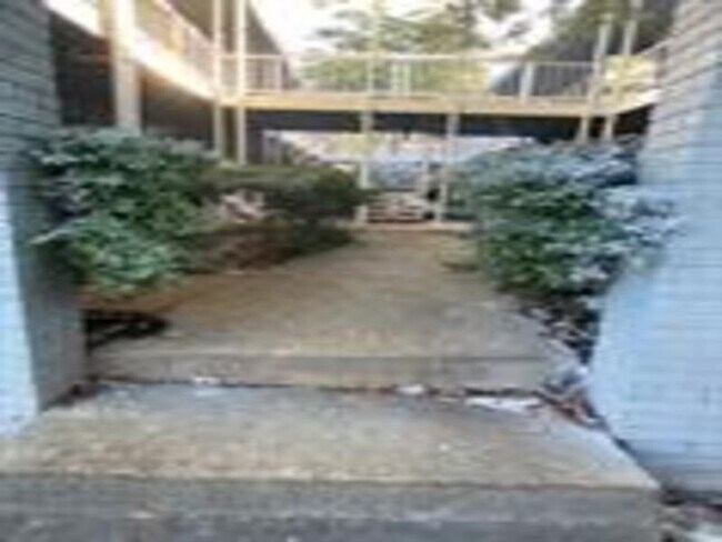 Building Photo - 152 N McLean Blvd