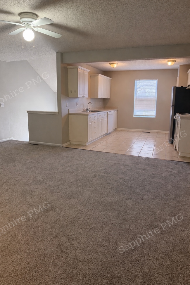 Foto del edificio - 5644 N Anita Ave