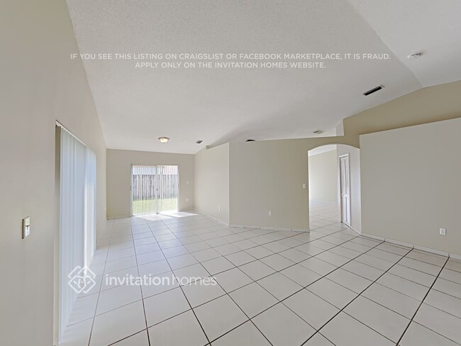 Building Photo - 14310 SW 9th Terrace