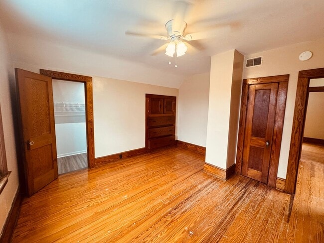 Building Photo - Adorable Home/Country setting