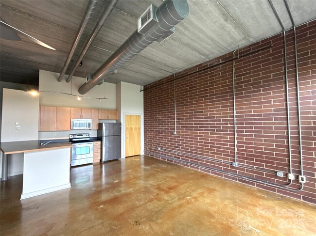 Building Photo - 626 N Graham St