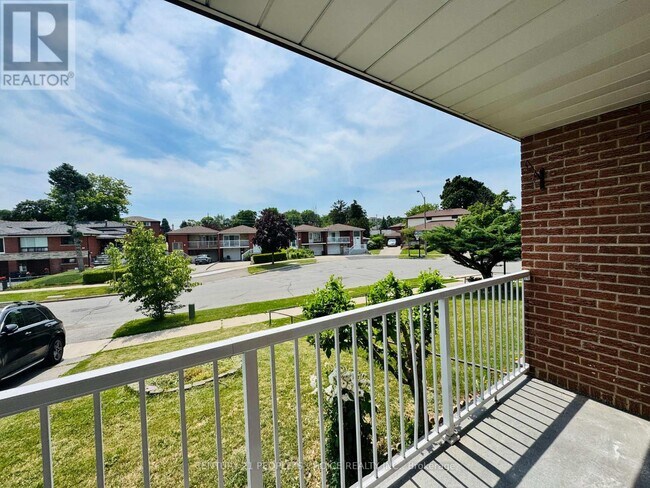 Building Photo - 29 Dellbrook Crescent