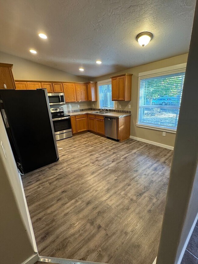 Foto del edificio - Gorgeous 4 bedroom, 2 bath, Albany