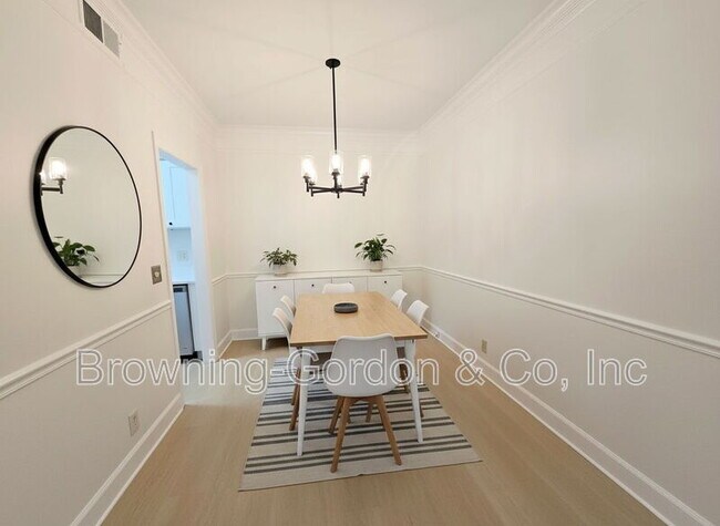 Foto del edificio - 503 Sloan Rd