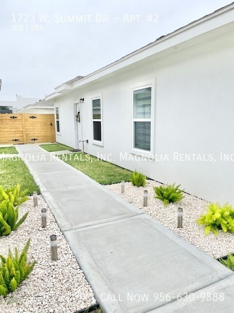 Foto del edificio - 1/2 off First Month Rent -  Summit Sports ...