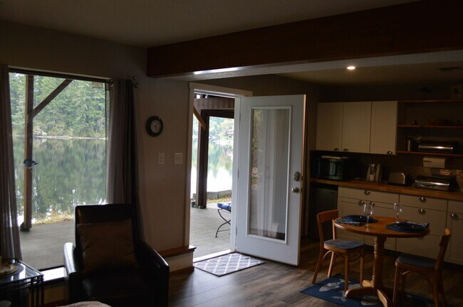 Foto del edificio - 5307 Rehklau Rd SE