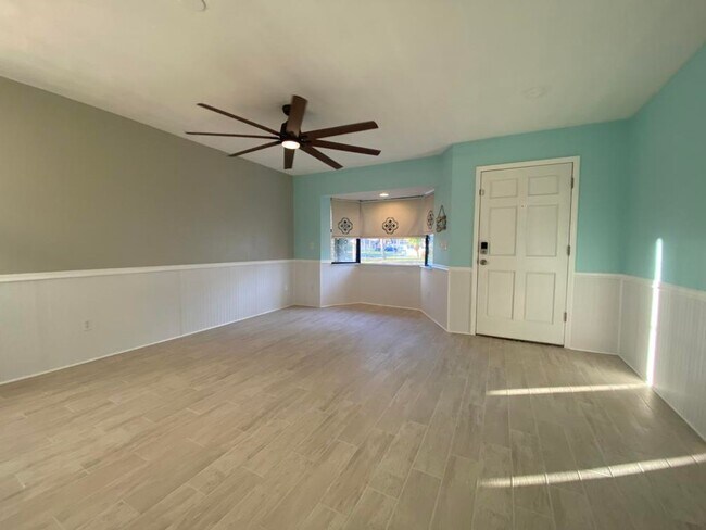 Building Photo - 3/2 Pool Home in Fairway Estates