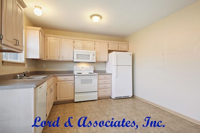 Building Photo - 318 Lois Ln