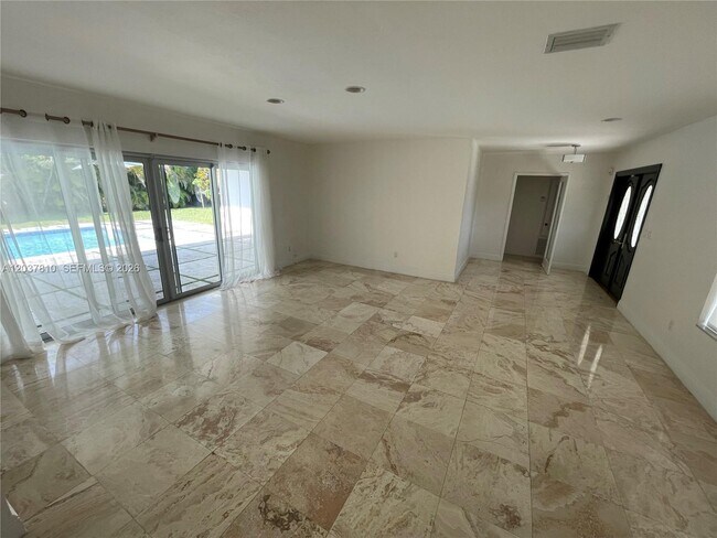 Foto del edificio - 7361 SW 117th Ter