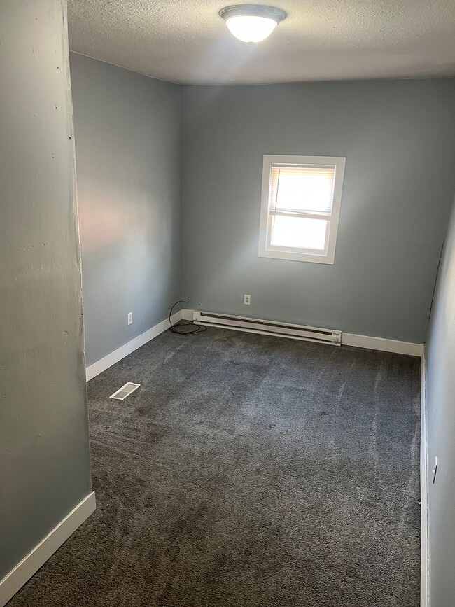 Building Photo - 618 S 14th St