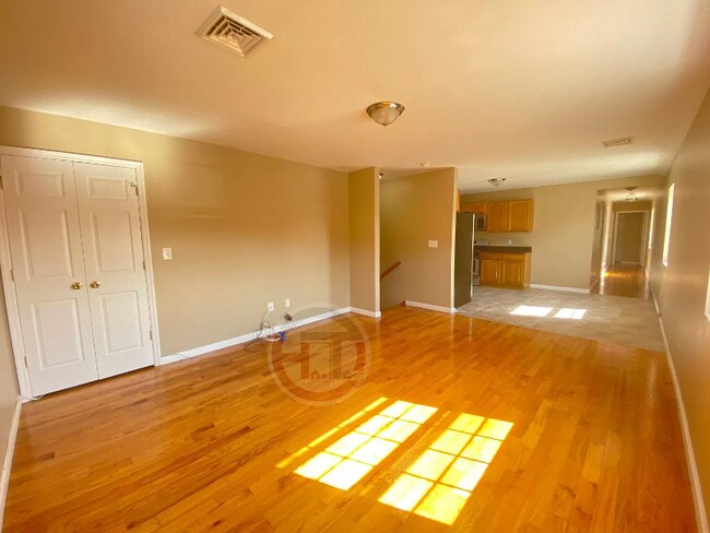 Building Photo - 1606 Williamsbridge Rd