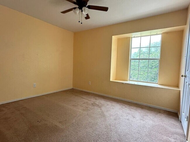 Building Photo - 9426 Santa Fe Ridge