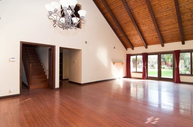 Foto del edificio - Charming Craftsman Home for Rent in Costa Mesa