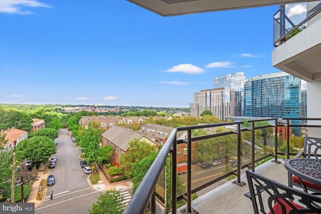 Foto del edificio - 1530 Key Blvd