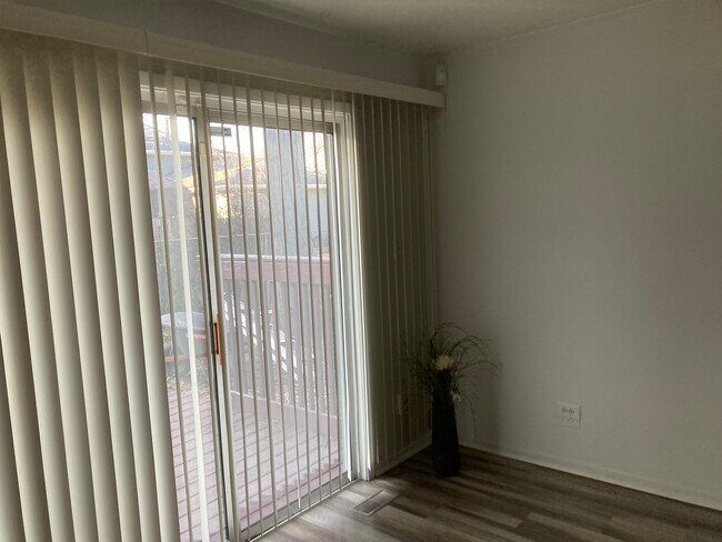 Foto del edificio - 855 Mulford Ln