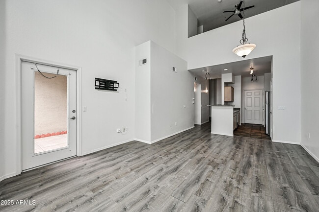 Building Photo - 435 W Rio Salado Pkwy