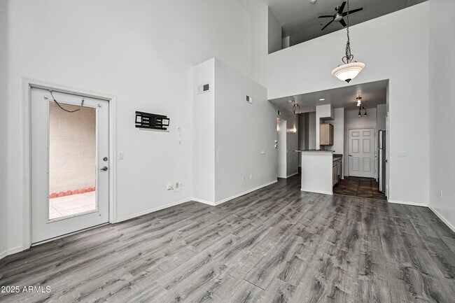 Foto del edificio - 435 W Rio Salado Pkwy