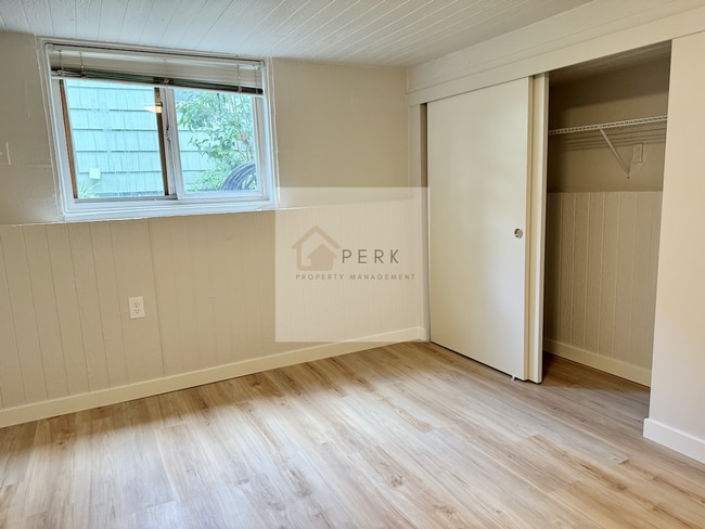 Building Photo - Upper and Lower Duplex in the heart of Renton