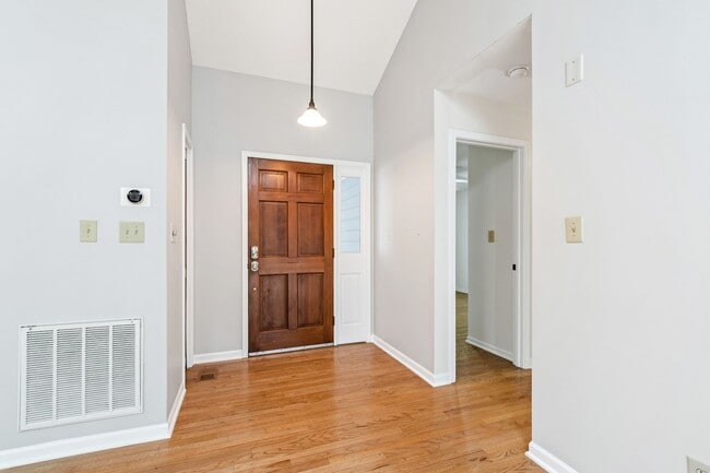 Building Photo - Spacious 4-Bedroom Carrboro Home with Dual...