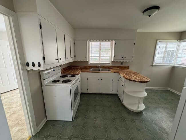 Foto del edificio - North Augusta Ranch with Tons of Natural Lighting!