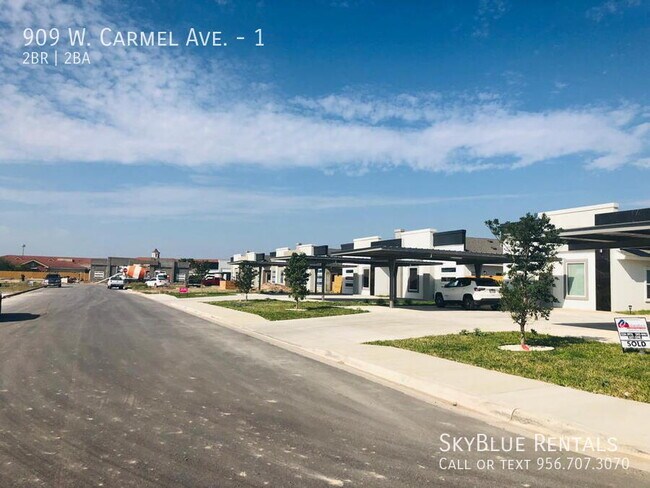 Foto del edificio - 909 W Carmel Ave