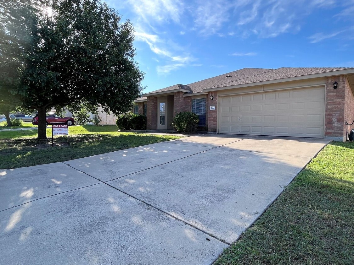 Primary Photo - Available NOW!!!! Beautiful 1 story, 4 bed...