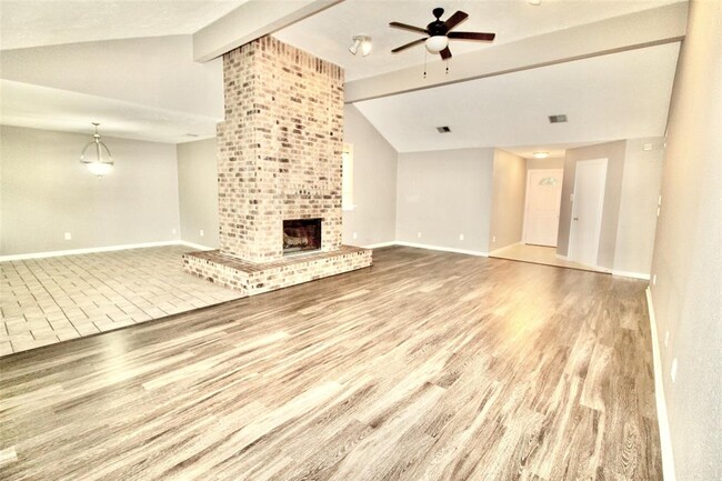 Building Photo - 822 Lodge Ln