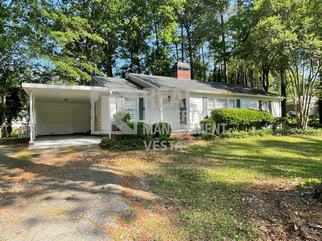 Foto principal - Stunning Three Bedroom Home in North Macon...